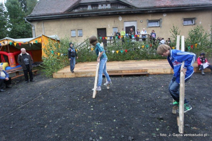 widowisko-artystyczne-i-festyn-w-maej-kamienicy-foto-48512
