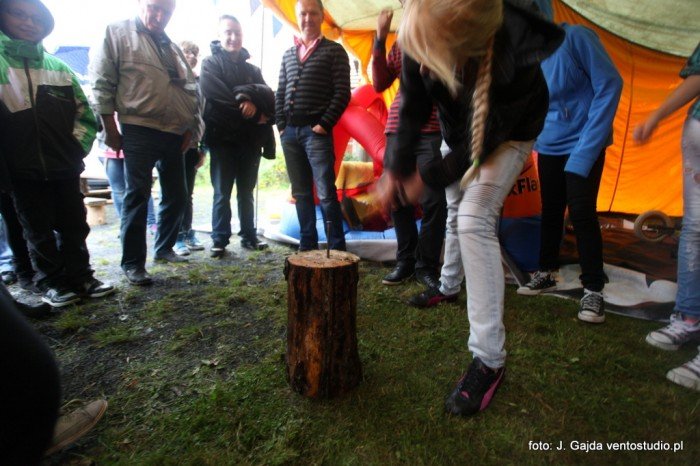 widowisko-artystyczne-i-festyn-w-maej-kamienicy-foto-48512