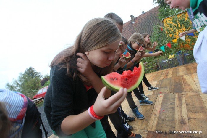 widowisko-artystyczne-i-festyn-w-maej-kamienicy-foto-48512