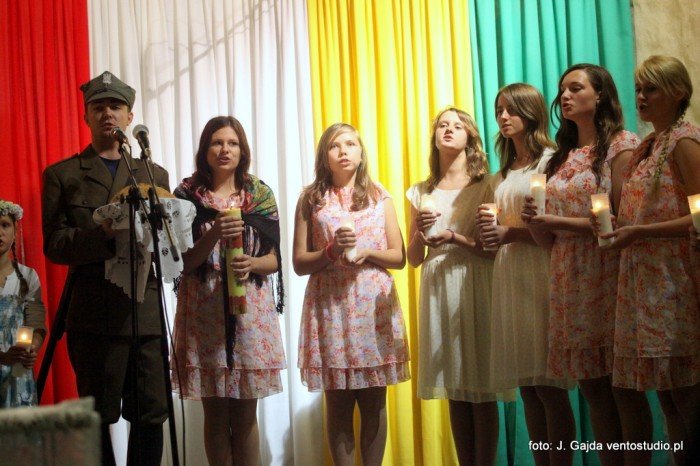 widowisko-artystyczne-i-festyn-w-maej-kamienicy-foto-48512
