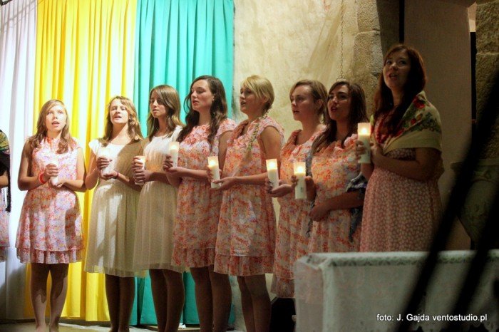 widowisko-artystyczne-i-festyn-w-maej-kamienicy-foto-48512