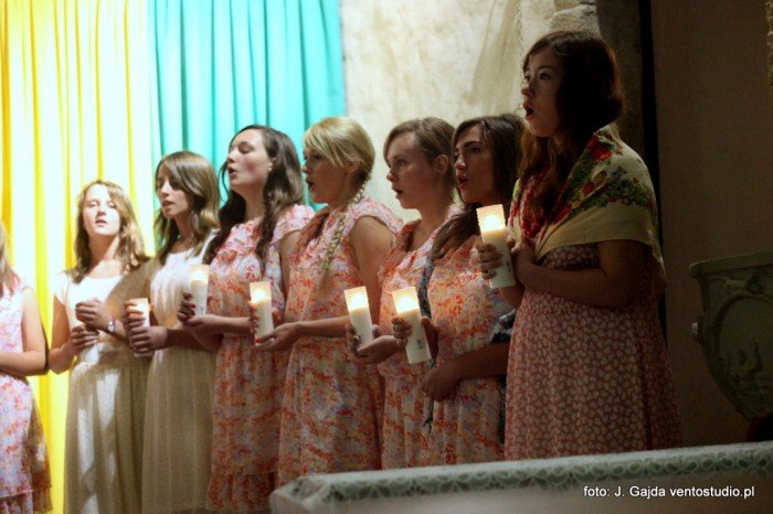 widowisko-artystyczne-i-festyn-w-maej-kamienicy-foto-48512