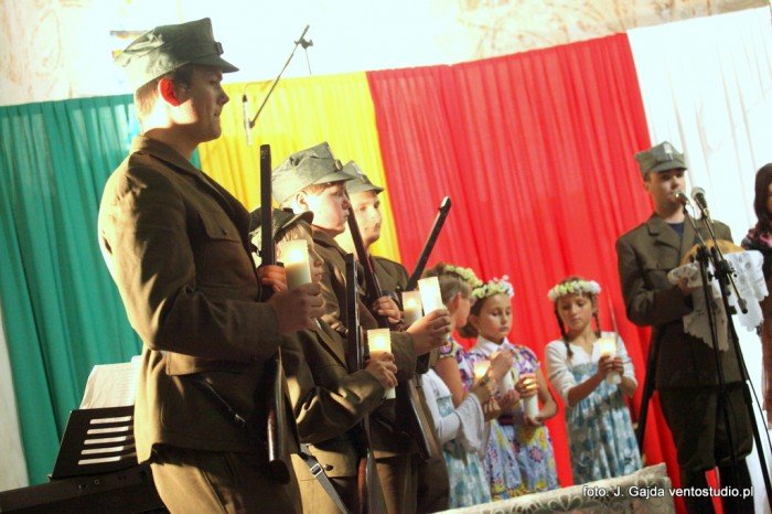 widowisko-artystyczne-i-festyn-w-maej-kamienicy-foto-48512