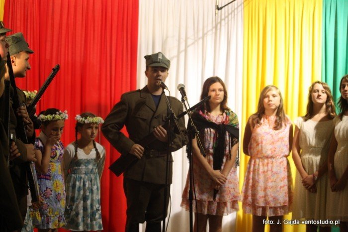 widowisko-artystyczne-i-festyn-w-maej-kamienicy-foto-48512