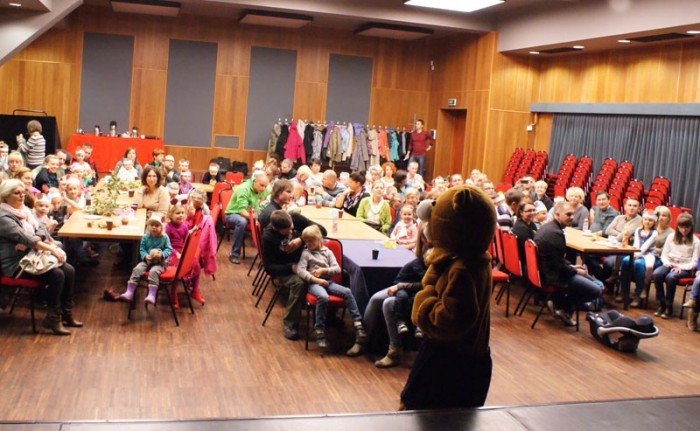 mali-i-duzi-bawili-sie-swietnie-z-misiem-uszatkiem-foto-48528