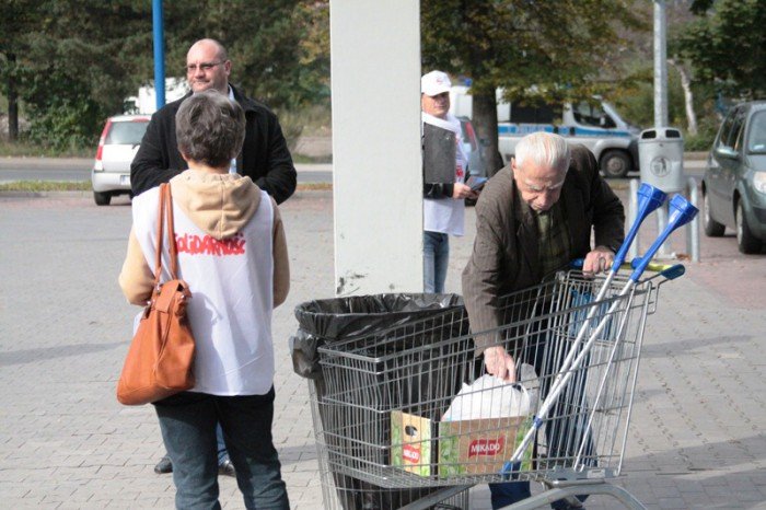 pikiety-pod-lidlami-o-godne-warunki-pracy-foto-48581