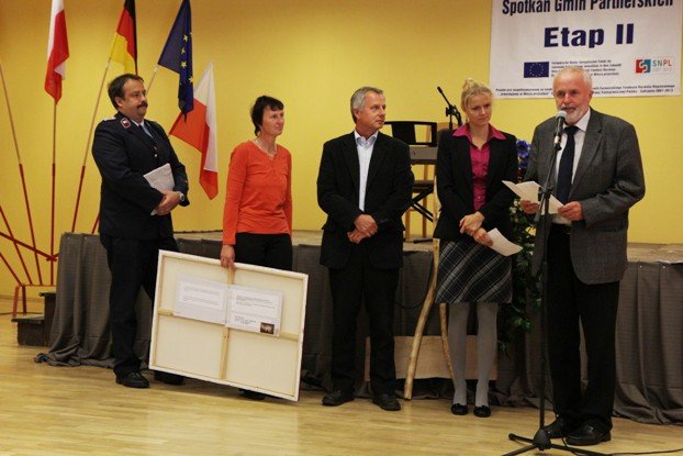 nowoczesne-centrum-dla-mieszkancow-i-lotnikow-foto-48598