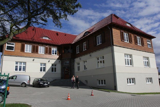 nowoczesne-centrum-dla-mieszkancow-i-lotnikow-foto-48598