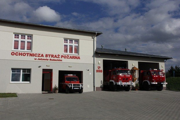 nowoczesne-centrum-dla-mieszkancow-i-lotnikow-foto-48598