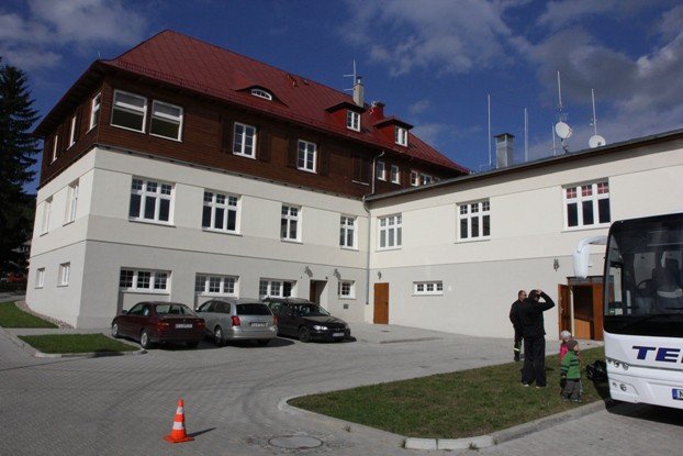 nowoczesne-centrum-dla-mieszkancow-i-lotnikow-foto-48598