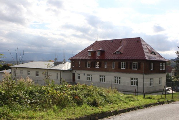 nowoczesne-centrum-dla-mieszkancow-i-lotnikow-foto-48598