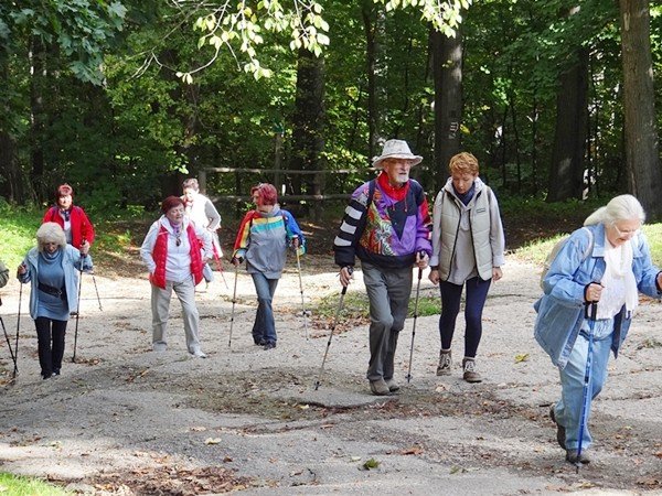 chojnik-zdobyty-w-marszu-seniora-foto-48612
