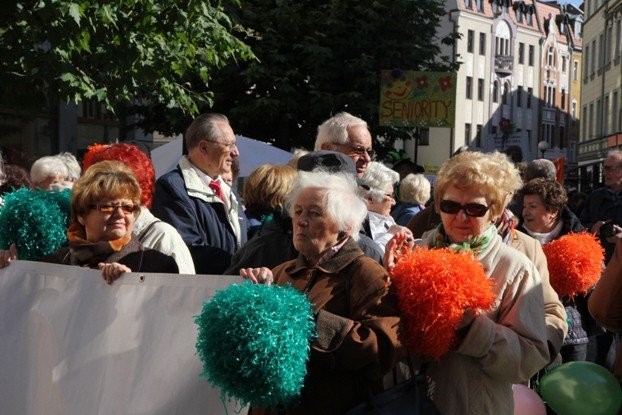 senioralia-tumna-parada-na-poczatek-a-potem-foto-48639