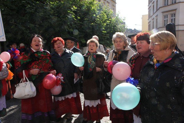 senioralia-tumna-parada-na-poczatek-a-potem-foto-48639