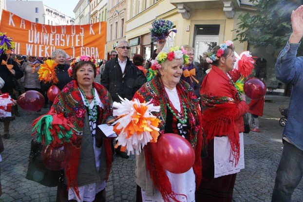 senioralia-tumna-parada-na-poczatek-a-potem-foto-48639