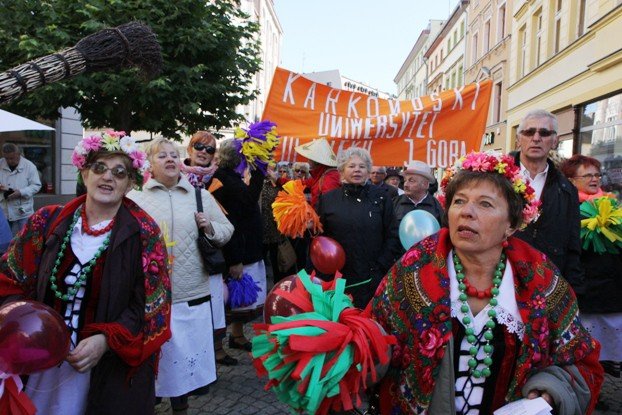 senioralia-tumna-parada-na-poczatek-a-potem-foto-48639