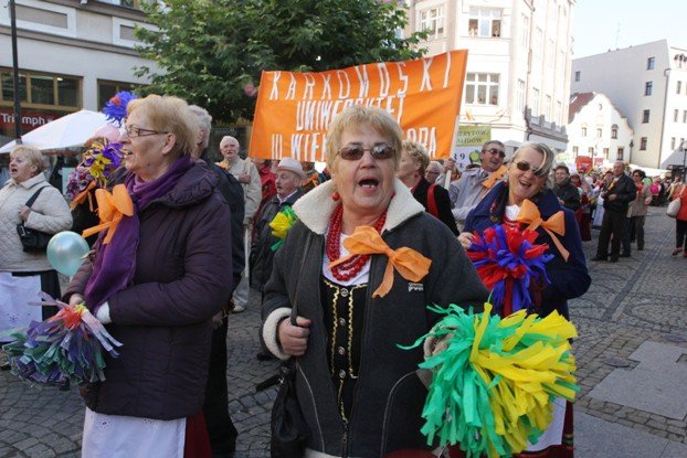 senioralia-tumna-parada-na-poczatek-a-potem-foto-48639