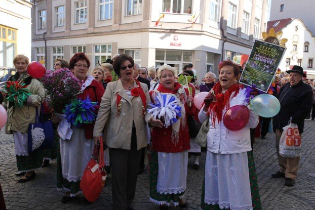 senioralia-tumna-parada-na-poczatek-a-potem-foto-48639