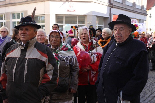 senioralia-tumna-parada-na-poczatek-a-potem-foto-48639