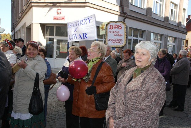 senioralia-tumna-parada-na-poczatek-a-potem-foto-48639