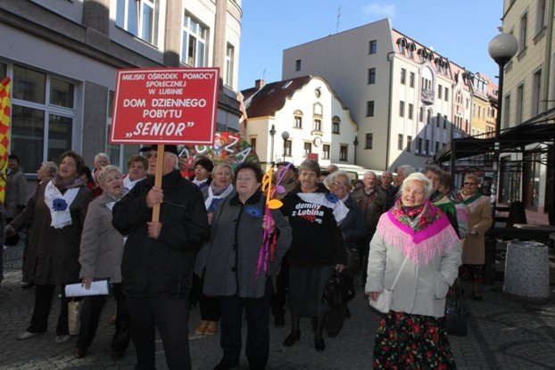 senioralia-tumna-parada-na-poczatek-a-potem-foto-48639