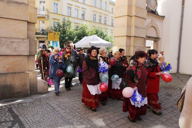 senioralia-tumna-parada-na-poczatek-a-potem-foto-48639