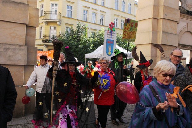 senioralia-tumna-parada-na-poczatek-a-potem-foto-48639
