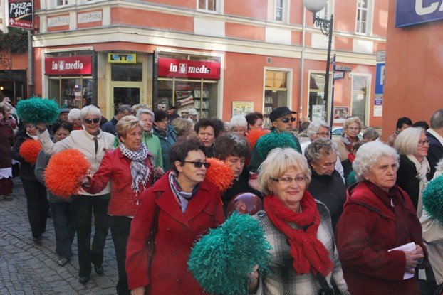 senioralia-tumna-parada-na-poczatek-a-potem-foto-48639