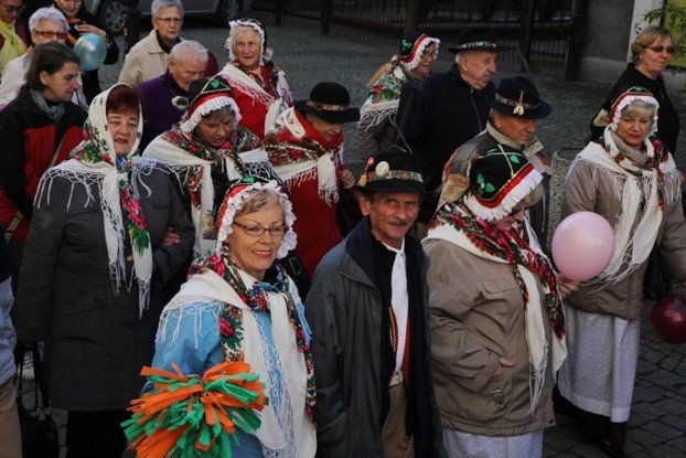 senioralia-tumna-parada-na-poczatek-a-potem-foto-48639