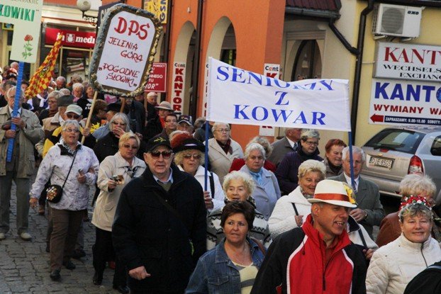 senioralia-tumna-parada-na-poczatek-a-potem-foto-48639