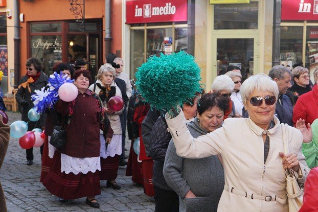 senioralia-tumna-parada-na-poczatek-a-potem-foto-48639