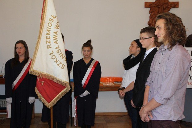 pasowanie-na-uczniow-i-otrzesiny-w-rzemiosach-foto-48673