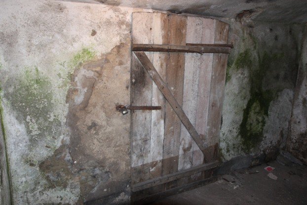 mieszkanie-komunalne-zagrzybione-ale-drogie-foto-48795
