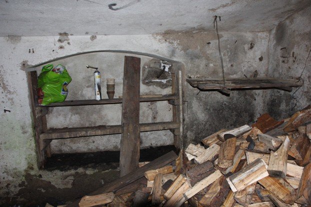mieszkanie-komunalne-zagrzybione-ale-drogie-foto-48795