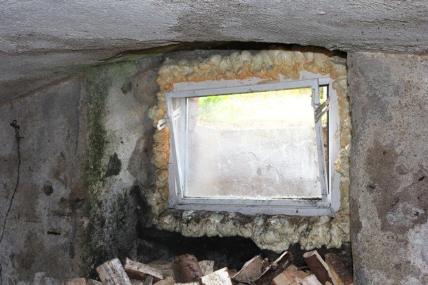 mieszkanie-komunalne-zagrzybione-ale-drogie-foto-48795