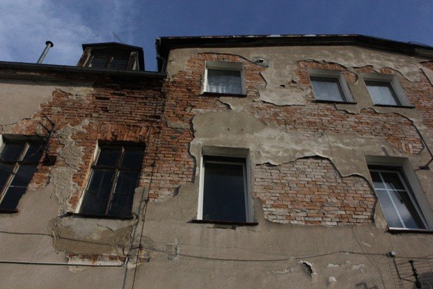 mieszkanie-komunalne-zagrzybione-ale-drogie-foto-48795