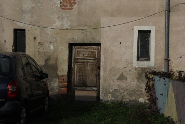 mieszkanie-komunalne-zagrzybione-ale-drogie-foto-48795