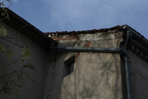 mieszkanie-komunalne-zagrzybione-ale-drogie-foto-48795