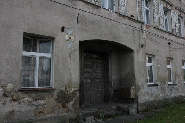 mieszkanie-komunalne-zagrzybione-ale-drogie-foto-48795