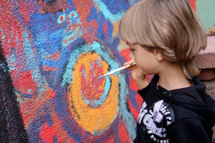 modzi-artysci-stworzyli-murale-w-sobieszowie-foto-48849