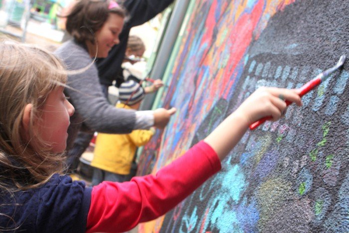 modzi-artysci-stworzyli-murale-w-sobieszowie-foto-48849