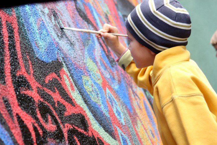 modzi-artysci-stworzyli-murale-w-sobieszowie-foto-48849