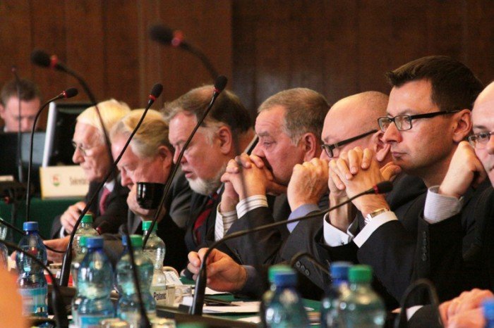 opozycja-o-nowej-podwyzce-to-jazda-po-bandzie-foto-48903