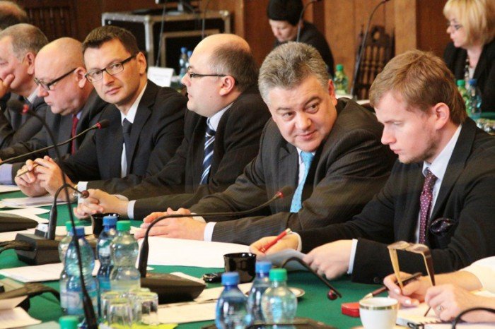 opozycja-o-nowej-podwyzce-to-jazda-po-bandzie-foto-48903