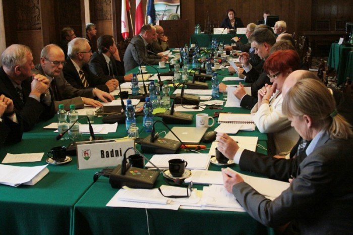 opozycja-o-nowej-podwyzce-to-jazda-po-bandzie-foto-48903