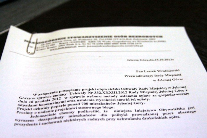bezrobotni-zebrali-podpisy-zadaja-obnizki-cen-smieci-foto-48913