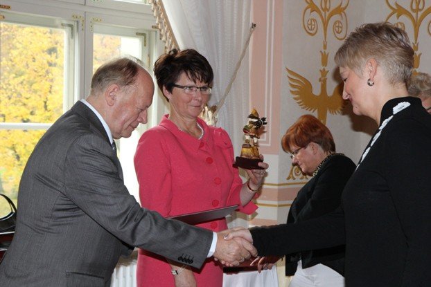 gratulacje-dla-nauczycieli-z-naszego-powiatu-foto-48918