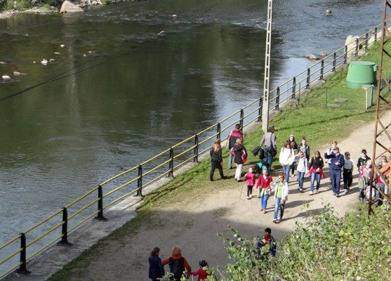 z-nurtem-rzeki-bobr-wspolne-wedrowki-zabawy-foto-48971
