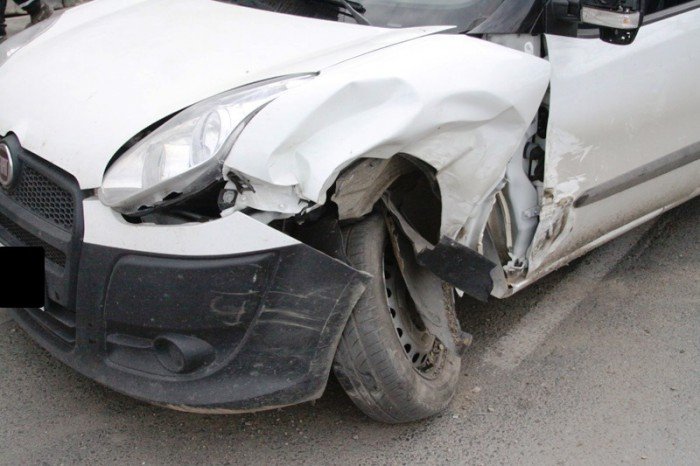 zderzenie-audi-z-fiatem-i-chryslera-z-passatem-foto-49056