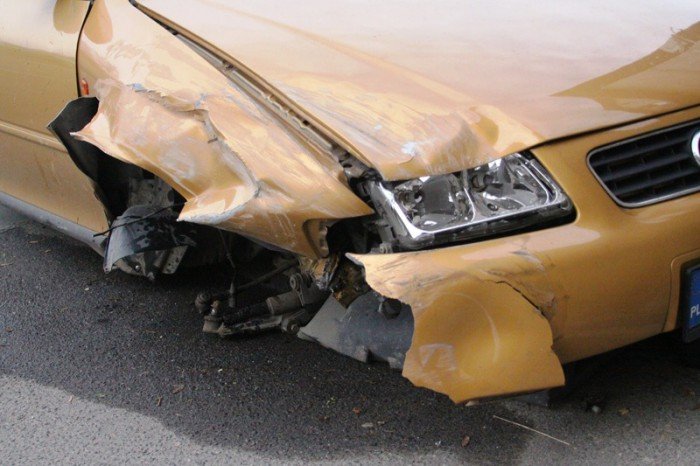 zderzenie-audi-z-fiatem-i-chryslera-z-passatem-foto-49056